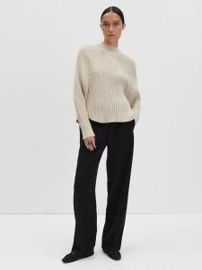 Someday Sweter "Touann" w kolorze beżowym rozmiar: S. Brązowe swetry oversize someday., s, bez wzorów, ze splotem, bez ramiączek. Za 190,63 zł.