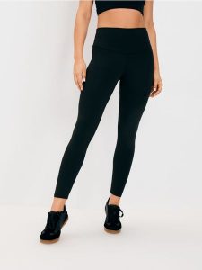 Legginsy GYM HARD - czarny. Czarne legginsy Sinsay, bez wzorów. Za 39,99 zł.
