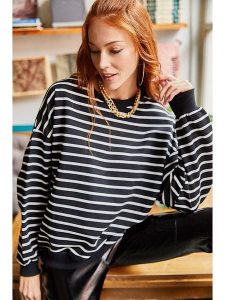 Olalook Bluza w kolorze czarno-białym rozmiar: S. Białe bluzy Olalook, s, bez wzorów, bez kaptura. Za 69,75 zł.