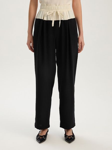 BGN Spodnie w kolorze czarnym rozmiar: 36. Czarne spodnie z wysokim stanem BGN, bez wzorów, z materiału, z podwyższonym stanem. Za 140,95 zł.