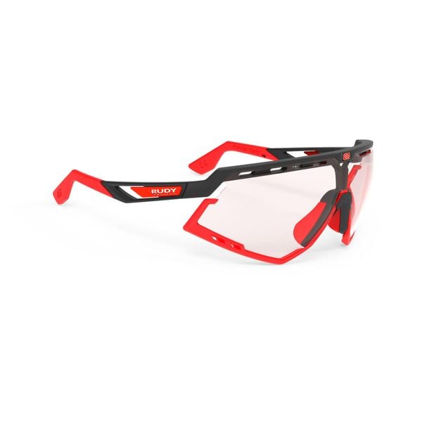 Okulary Rudy Project DEFENDER BLACK MATTE - Impactx™ Photochromic 2 Red. Czerwone okulary przeciwsłoneczne Rudy Project. W wyprzedaży za 605,00 zł.