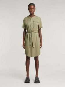 G-Star Sukienka w kolorze khaki rozmiar: S. Brązowe sukienki G-Star, na co dzień, s, bez wzorów, z tkaniny, retro, bez kołnierzyka, bez ramiączek, midi, proste. Za 195,99 zł.