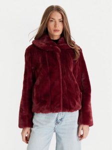 Guess Futro W0BL0N WDCH0 Bordowy Regular Fit. Czerwone płaszcze Guess, xl, z aplikacjami, z futra, bez kaptura. Za 699,99 zł.