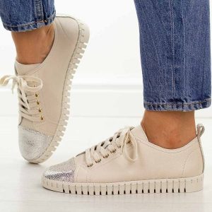 Beżowe skórzane półbuty damskie Potocki 19434. Brązowe półbuty POTOCKI, na jesień, w ażurowe wzory, z jeansu, bez obcasa, na płaskiej podeszwie, bez zapięcia. Za 219,00 zł.