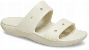 Klapki Dla Dorosłych Crocs Classic Sandal. Brązowe klapki Crocs, bez wzorów, z materiału, bez obcasa. Za 118,99 zł.