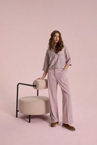 Wiskozowa koszula różowa. Czerwone koszule MOODO, l, bez wzorów, z poliamidu, bez kołnierzyka, bez ramiączek. Za 109,99 zł.