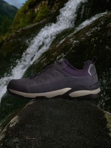 4F Niskie buty trekkingowe damskie - szare 40. Szare buty trekkingowe 4f, przed kostkę, bez zapięcia. Za 349,99 zł.