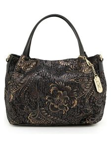 Mia Tomazzi Skórzana torebka "Benedettini" w kolorze czarnym - 24 x 21 x 13 cm rozmiar: onesize. Czarne torebki klasyczne Mia Tomazzi, bez wzorów, z materiału, przez ramię, bez dodatków. Za 409,95 zł.