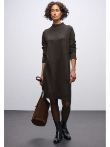 Street One Sukienka dzianinowa w kolorze brązowym rozmiar: 40. Brązowe sukienki Street One, na co dzień, bez wzorów, z dzianiny, street, bez kołnierzyka, bez ramiączek, midi, proste. Za 166,10 zł.