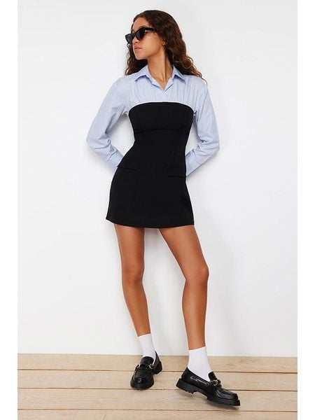 Trendyol Sukienka w kolorze czarno-błękitnym rozmiar: 36. Czarne sukienki Trendyol, bez wzorów, bez kołnierzyka, bez ramiączek, mini. Za 95,92 zł.