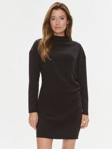 Calvin Klein Sukienka codzienna K20K206110 Czarny Regular Fit. Czarne kombinezony Calvin Klein, bez wzorów, z syntetyku, bez kołnierzyka, bez ramiączek. Za 439,99 zł.