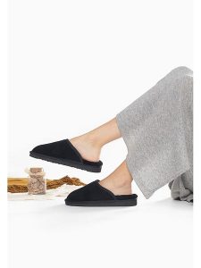 Gooce Wełniane kapcie "Emeralda" w kolorze czarnym rozmiar: 40. Czarne kapcie Gooce, bez wzorów, ze skóry. Za 173,99 zł.