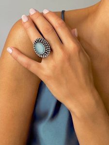 Les Petites Précieuses Srebrny pierścionek z chalcedonem rozmiar: 56. Szare pierścionki Les Petites Précieuses, srebrne. Za 404,10 zł.