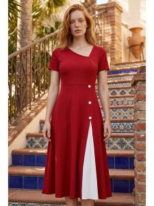 SOULSHAE Sukienka w kolorze czerwonym rozmiar: XXL/3XL. Czerwone sukienki SOULSHAE, xl, bez wzorów, z wiskozy, bez kołnierzyka, bez ramiączek, midi, rozkloszowane. Za 138,95 zł.