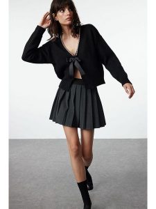 Trendyol Kardigan w kolorze czarnym rozmiar: M. Czarne kardigany Trendyol. Za 118,28 zł.