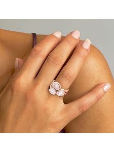 Les Petites Précieuses Pozłacany pierścionek z różowym kwarcem rozmiar: 54. Czerwone pierścionki Les Petites Précieuses, z kwarcem, pozłacane. Za 130,99 zł.