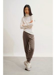 AUTHENTIC CASHMERE Kaszmirowy golf "Bise" w kolorze kremowym rozmiar: XL. Brązowe swetry oversize AUTHENTIC CASHMERE, xl, bez wzorów, z kaszmiru, bez ramiączek. Za 369,99 zł.