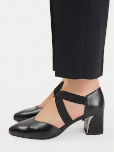 Lasocki Czółenka CEO-WB-UMI-04 Czarny. Czarne czółenka Lasocki, bez wzorów, ze skóry, bez obcasa, bez zapięcia. Za 219,99 zł.