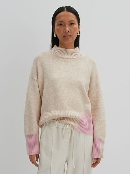 Someday Sweter "Tomie" w kolorze beżowo-jasnoróżowym rozmiar: M. Brązowe swetry oversize someday., m, bez wzorów, z bawełny, bez ramiączek. Za 196,24 zł.