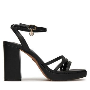 Sandały Nine West. Czarne sandały Nine West, bez wzorów, bez obcasa, na słupku, bez zapięcia. Za 109,99 zł.