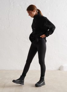 Damskie legginsy wysoki stan, drapane wewnątrz, second skin Warming czarny. Czarne legginsy AIM'N, bez wzorów, z elastanu, z podwyższonym stanem. Za 339,00 zł.