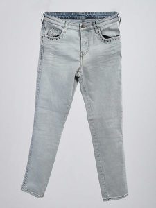 Diesel Clothes Dżinsy - Slim fit - w kolorze błękitnym rozmiar: W28/L32. Niebieskie jeansy Diesel Clothes, z aplikacjami, ze skóry. Za 188,85 zł.