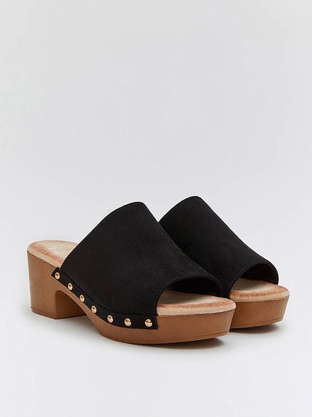 Bellucci Klapki w kolorze czarnym rozmiar: 38. Czarne klapki Bellucci, bez wzorów, z otwartym noskiem, bez obcasa. Za 131,45 zł.