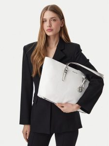 MICHAEL Michael Kors Torebka Quinn 30T5SQNT9L Biały. Białe shopper bag MICHAEL Michael Kors, bez wzorów, ze skóry, bez dodatków. Za 766,99 zł.