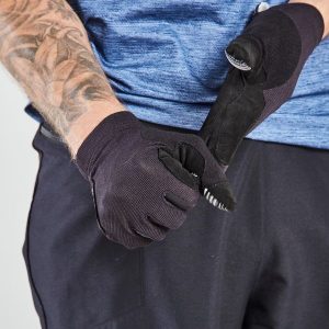 Rękawiczki rowerowe MTB Rockrider ST 100. Czarne rękawiczki ROCKRIDER, bez wzorów, z materiału. W wyprzedaży za 49,99 zł.
