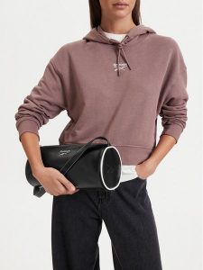 Reebok Torebka CWBEO-RBK-L-001-10 Czarny. Czarne torebki klasyczne Reebok, bez wzorów, ze skóry, bez dodatków. Za 129,99 zł.