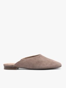 Szare klapki mule. Szare klapki Ryłko, bez wzorów, ze skóry, bez obcasa, na płaskiej podeszwie. Za 329,99 zł.