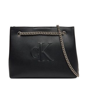 Torebka Calvin Klein Jeans. Czarne torebki klasyczne Calvin Klein Jeans, bez wzorów, z jeansu, bez dodatków. Za 319,99 zł.
