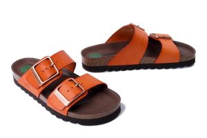 DR. BRINKMANN 700686-62 orange, klapki damskie. Brązowe klapki Dr. Brinkmann, bez wzorów, ze skóry, bez obcasa. Za 349,90 zł.