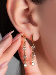 Lodie Silver Kolczyki-wkrętki z cyrkoniami rozmiar: onesize. Szare kolczyki Lodie Silver, z cyrkonią, metalowe. Za 93,94 zł.