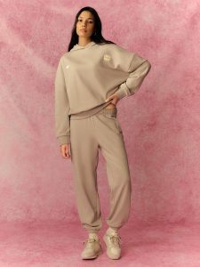 4F Spodnie dresowe joggery damskie - szare XL. Szare spodnie dresowe 4f, xl, bez wzorów, z dresówki. Za 149,99 zł.