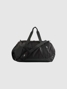 4F Torba treningowa (28 L) - czarna Uniwersalny. Czarne torby podróżne i sportowe 4f, bez wzorów, z materiału, do ręki. Za 179,99 zł.