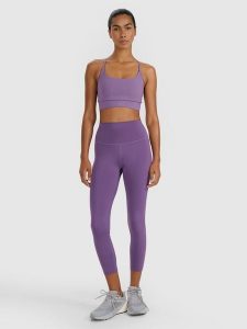 4F Legginsy treningowe 7/8 z wysokim stanem damskie - fioletowe L. Czerwone legginsy 4f, bez wzorów, z dzianiny, z podwyższonym stanem. Za 119,99 zł.