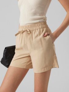 Vero Moda Szorty w kolorze beżowym rozmiar: S. Brązowe szorty Vero Moda, bez wzorów. Za 48,28 zł.