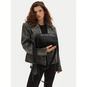 Torebka Steve Madden. Czarne torebki klasyczne Steve Madden, bez wzorów, bez dodatków. Za 469,99 zł.