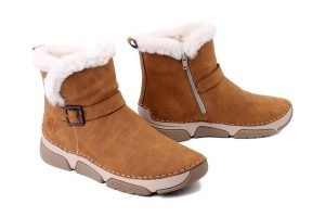 RIEKER 45966-00 brown, botki damskie. Brązowe botki Rieker, bez wzorów, bez obcasa, bez zapięcia. Za 369,90 zł.