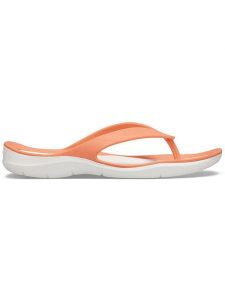 Crocs Japonki "Swiftwater" w kolorze pomarańczowym rozmiar: 37-38. Pomarańczowe klapki Crocs, bez wzorów, z otwartym noskiem, bez obcasa. Za 66,00 zł.