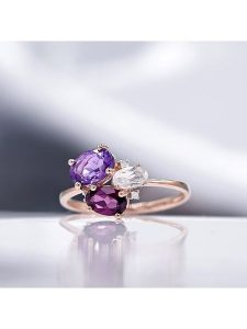 DIAMOND & CO Złoty pierścionek "Barbara" z diamentami i kamieniami szlachetnymi rozmiar: 58. Różowe pierścionki Diamond & Co, z ametystem, złote. Za 1 111,95 zł.