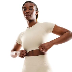 Damska bezszwowa sportowa koszulka crop top z krótkim rękawem Fitness Siroko S. Brązowe koszulki sportowe SIROKO, bez wzorów, z materiału, bez ramiączek, na fitness i siłownię. Za 84,00 zł.