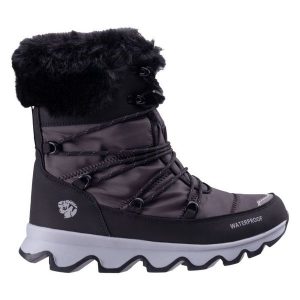 Śniegowce Iguana Igory 92800620503 czarne. Czarne buty zimowe z futra, bez obcasa, bez zapięcia. Za 396,74 zł.