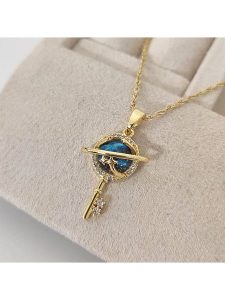 Nakkash Pozłacany naszyjnik z zawieszką - dł. 42 cm rozmiar: onesize. Żółte naszyjniki Nakkash, z cyrkonią, pozłacane. Za 82,64 zł.