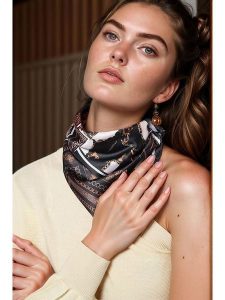 Lucky Bees Chusta w kolorze czarno-pomarańczowym - 50 x 50 cm rozmiar: onesize. Czarne apaszki i chusty Lucky Bees, bez wzorów, z materiału. Za 65,38 zł.