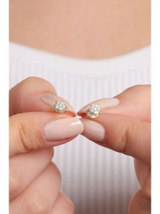 Lodie Silver Srebrne kolczyki-wkrętki z cyrkoniami rozmiar: onesize. Szare kolczyki Lodie Silver, z cyrkonią, srebrne. Za 43,95 zł.