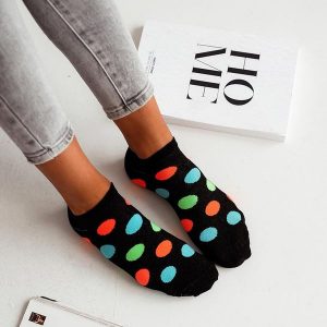 Czarne stopki damskie w grochy 778. Czarne skarpetki Milena, bez wzorów, z bawełny. Za 12,90 zł.