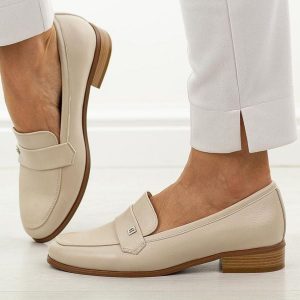 Beżowe mokasyny damskie Potocki 12786. Brązowe półbuty POTOCKI, na jesień, bez wzorów, z jeansu, bez obcasa, na płaskiej podeszwie, bez zapięcia. Za 189,00 zł.