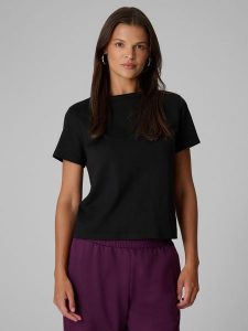 4F T-shirt regular gładki damski - czarny XS. Czarne t-shirty 4f, m, bez wzorów, z bawełny, bez kołnierzyka, bez ramiączek. Za 79,99 zł.